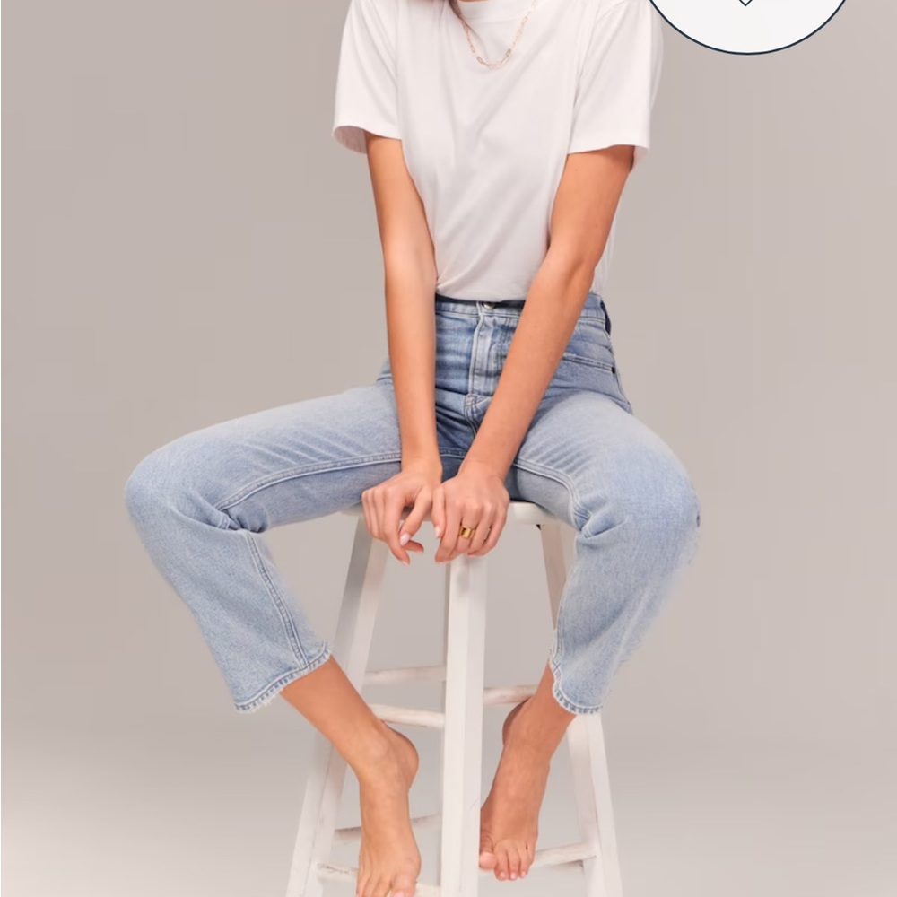 Abercrombie & Fitch light wash ultra high rise ankle jeans ✨